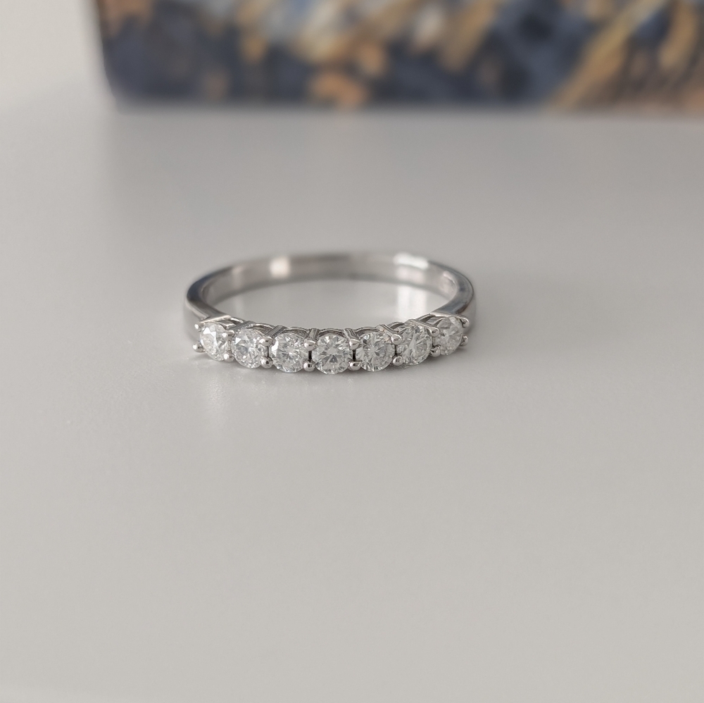 .926 Elegant Silver Moissanite Ring